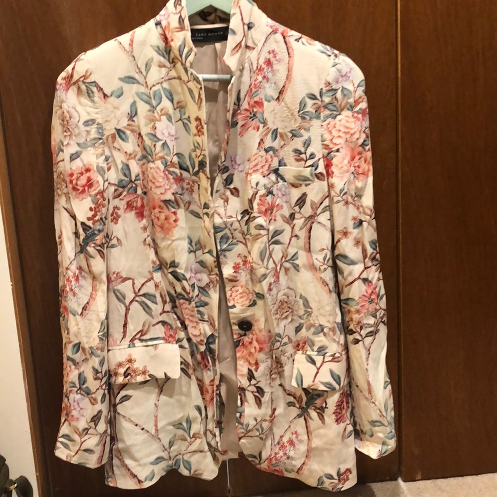 Zara size small floral blazer